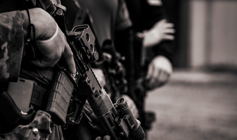 Of Open and Closed Systems – War Caught in Lotus and Anti-Lotus